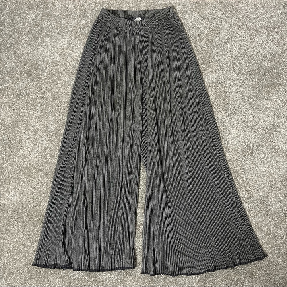 Ōnä Gray Ribbed Wide-Leg Pants